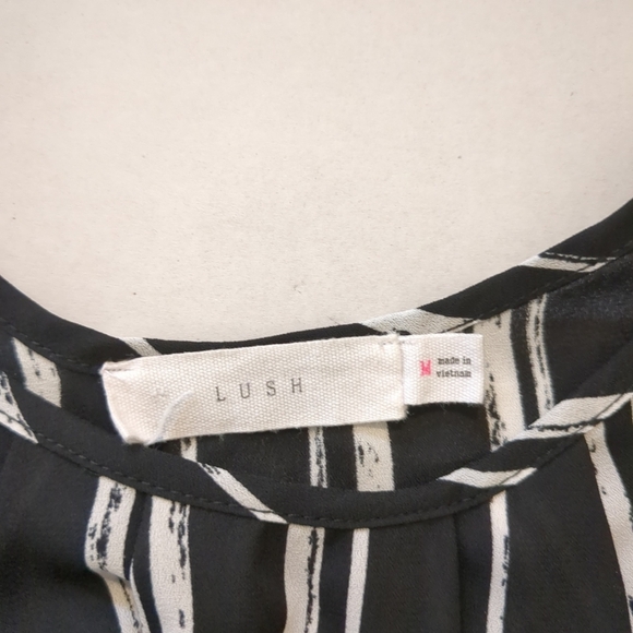 Lush Women's Cold Shoulder Black and White Striped Women's Top Size M - Picture 5 of 5